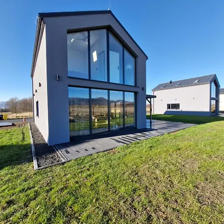 Osada Z Widokiem Na Snieznik *