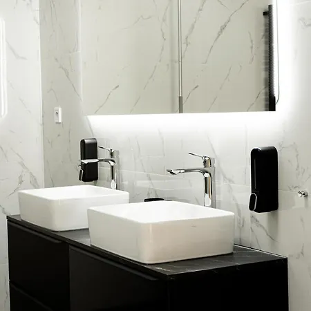 Osada Z Widokiem Na Snieznik *